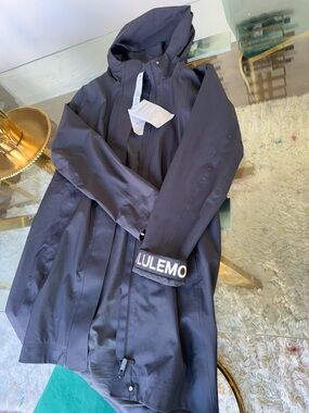 lululemon Black Athletic Jacket with Subtle Logo